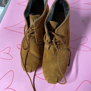 Toms suede wedges